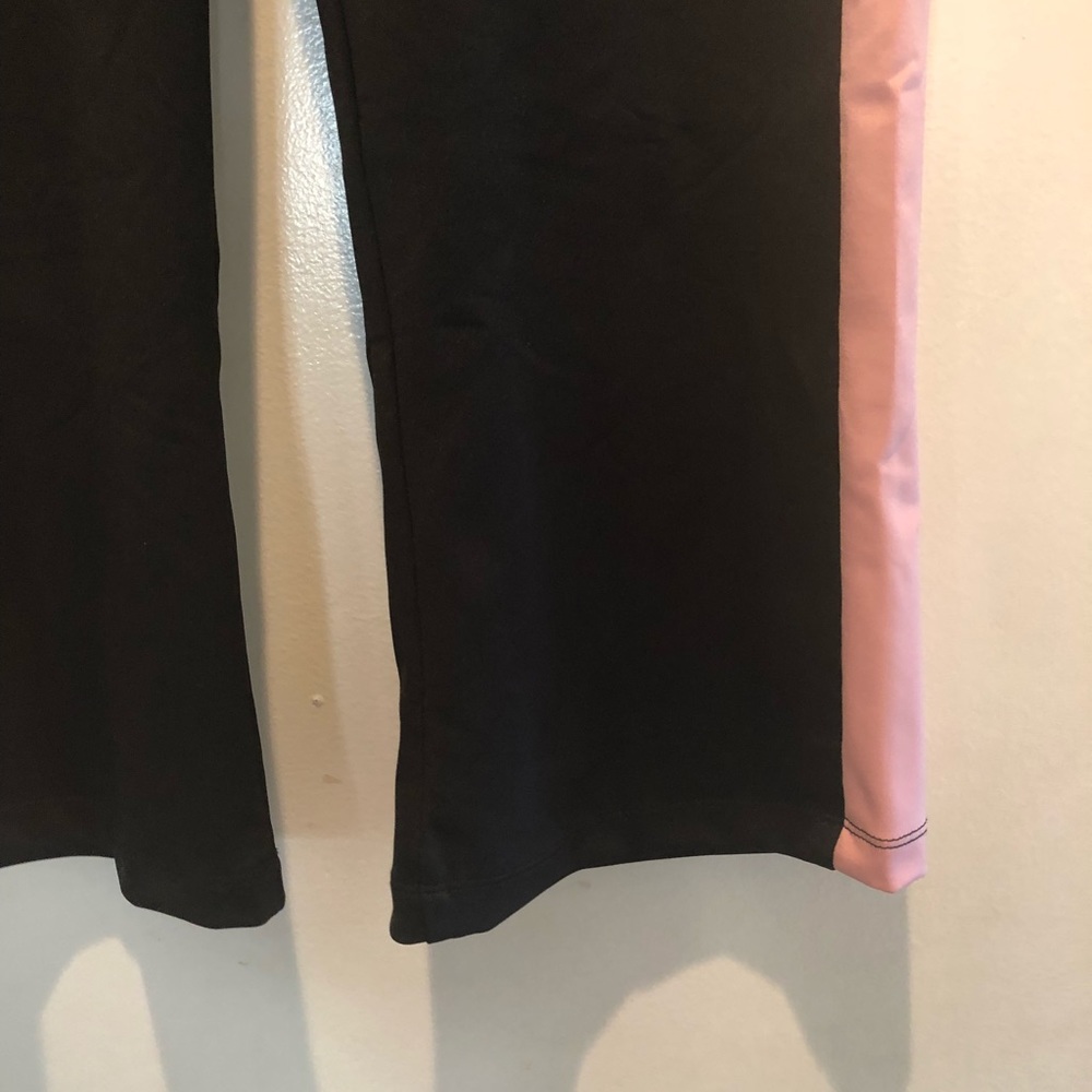 Nike Women’s Cropped Workout Pant - Picture 3 of 4